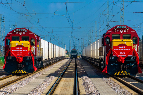 中老中越鐵路國際冷鏈貨運班列雙向首發